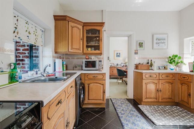 40, Acacia Avenue, Altrincham photo 3