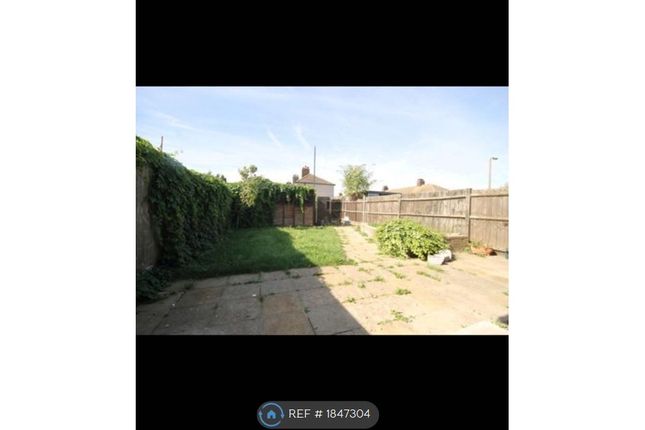 Dickens Avenue, Tilbury photo 2