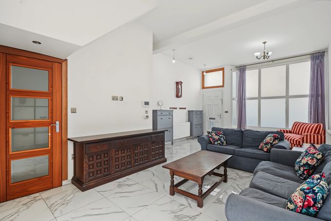 59 Marlborough Road, London photo 4
