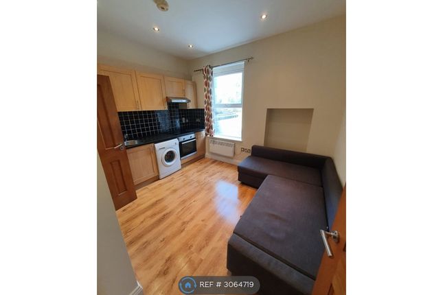 Studio flat on Catford, London, £1,000/mo
