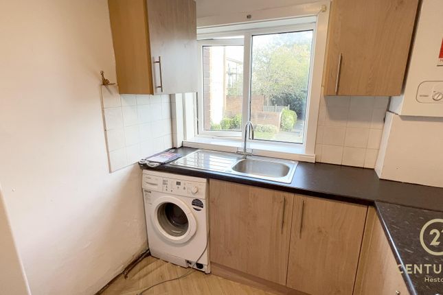 9, Sandown Close, HOUNSLOW photo 4