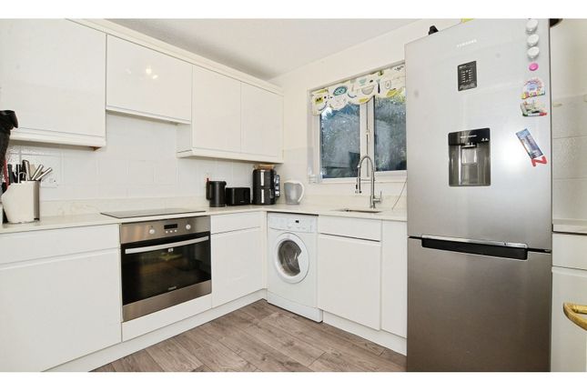 Flat 35, Granville Place, Elm Park Road, Pinner photo 4