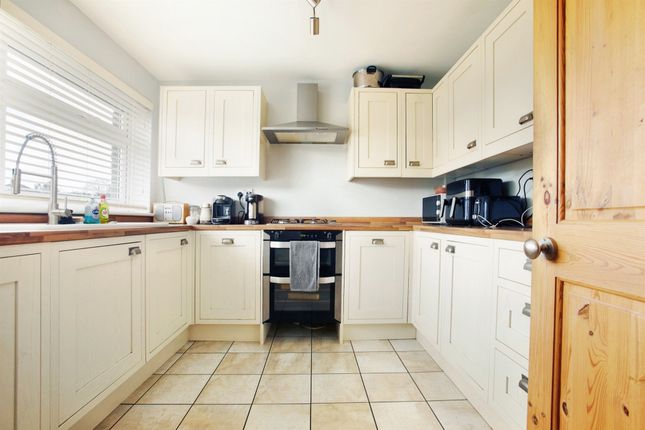 24, Bracken Close, SOUTHAMPTON photo 2