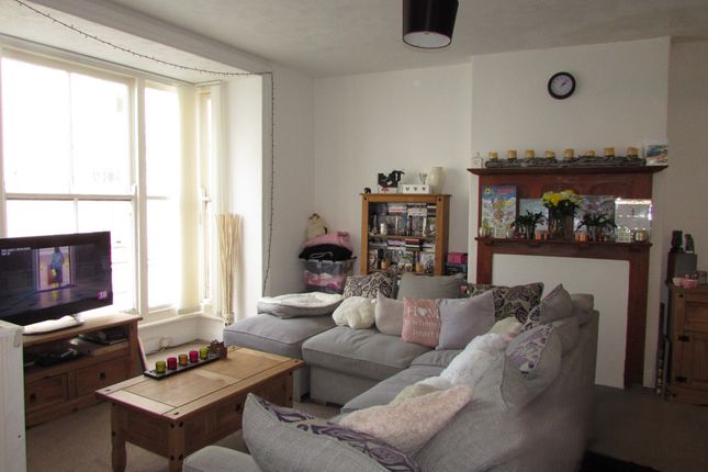 Flat 2 , 12/13 Chapel Street, Penzance photo 2