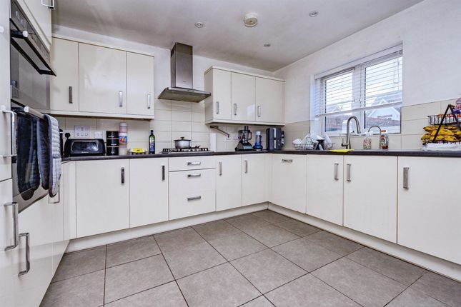 31, Burbridge Road, Watford photo 3