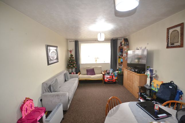 Flat for sale in Express Drive, Ilford