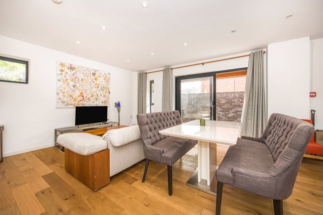 Flat 1, 51 Church Street, Greater London photo 4