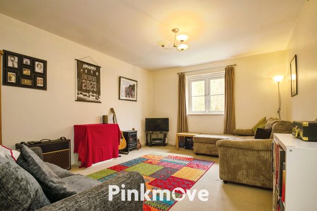 Flat E, 71, Coed Celynen Drive, Newport photo 3