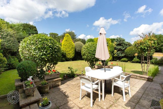 11 Leaconfield Drive, Manchester photo 2