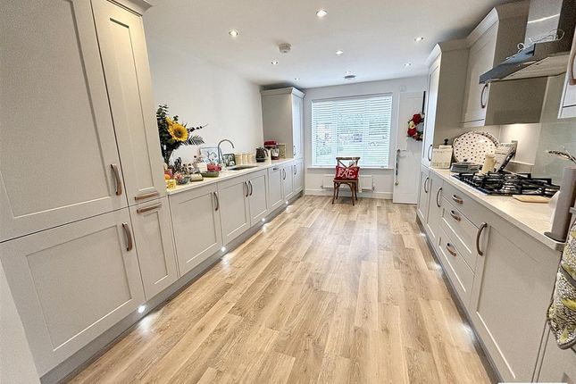 6, Victoria Mead, Topsham photo 2