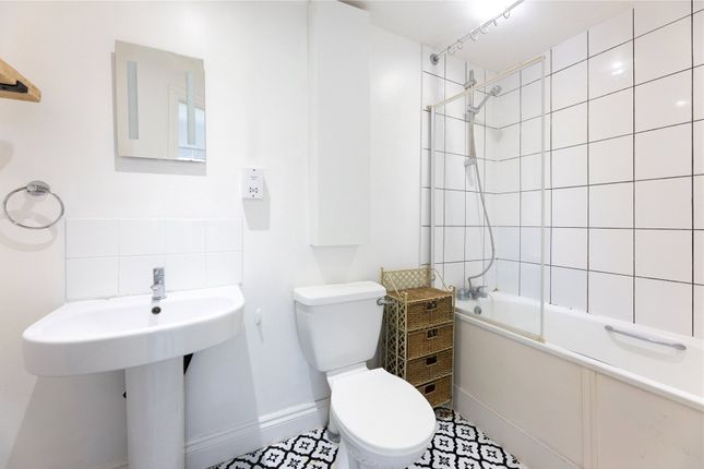 10,, Clonmore Street, Southfields photo 4