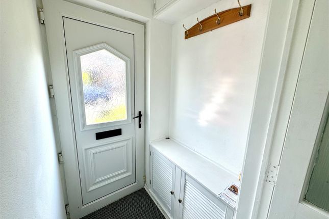 3, Oak Close, Caldicot photo 2