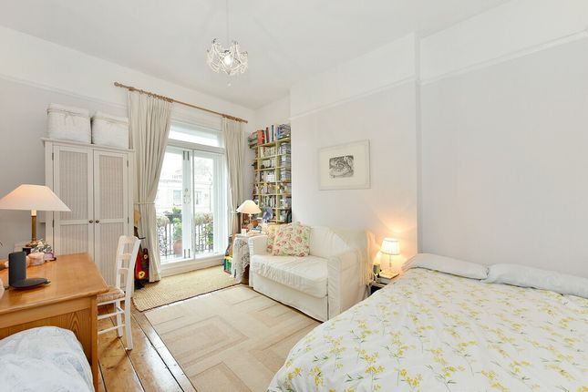 Flat to rent in Warwick Road, Earls Court