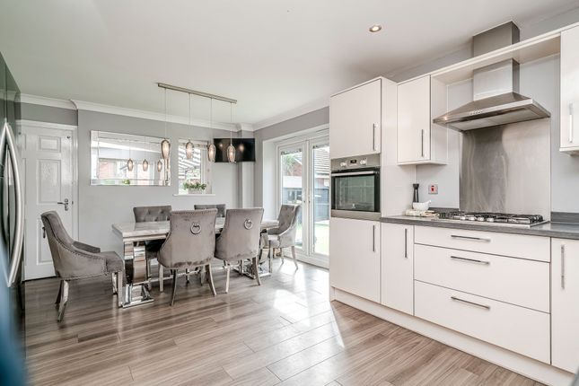 2 De Trafford Place, Leyland photo 4