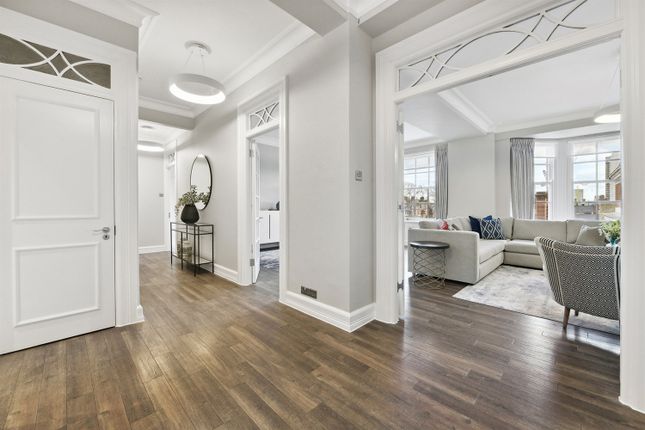 Flat 25, 25 Grosvenor Square, 37 Grosvenor Square, London photo 4