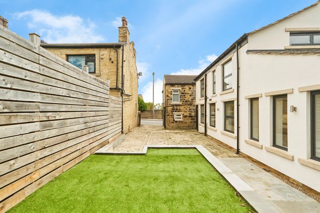 37a, Robin Lane, Pudsey photo 4