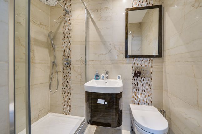 36, Summit Avenue, London photo 4