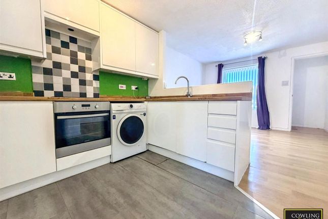 18, Moreland Road, Wickford photo 2