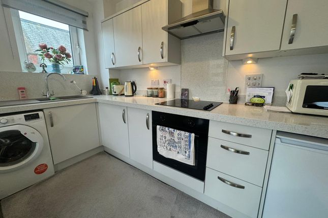 Flat to rent in Castle Way, Southampton
