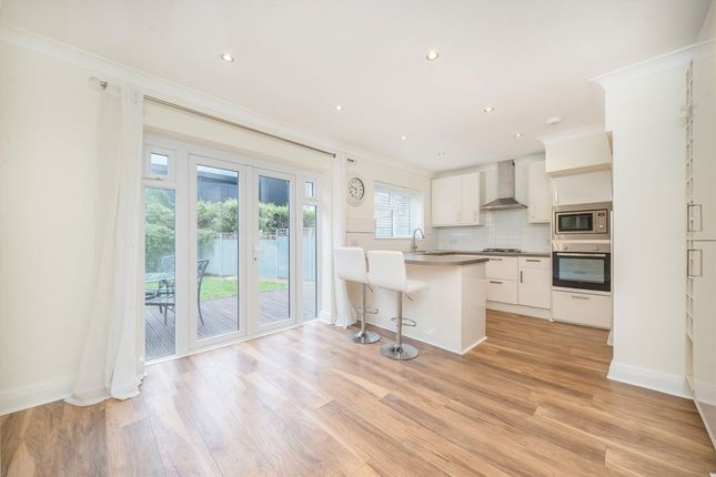 11, Springvale Avenue, Brentford photo 2