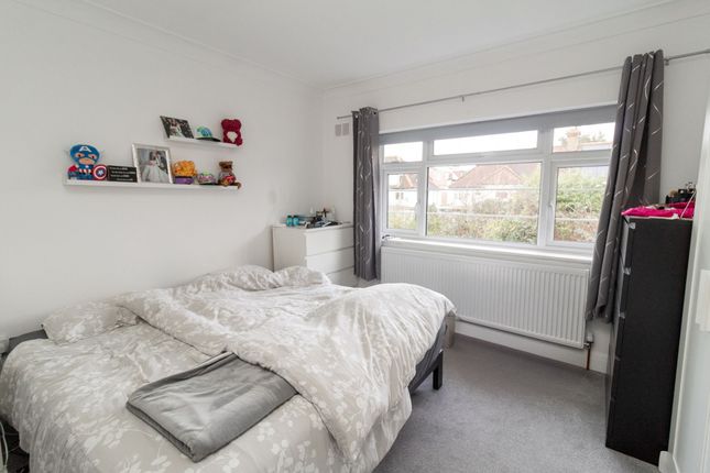 4 Heronsgate, Edgware photo 4