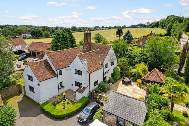 Thumbnail Detached house for sale in Bedmond Road, Hemel Hempstead