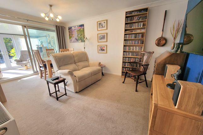 29, Leggatt Drive, Bramford, Ipswich, Suffolk, IP8  photo 2