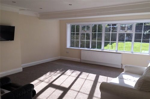 27 Wentworth Street, Huddersfield photo 2