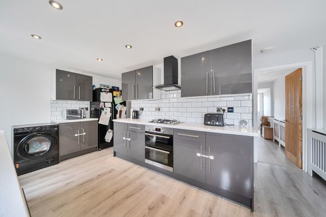 906, Falcon Court, Powys photo 2
