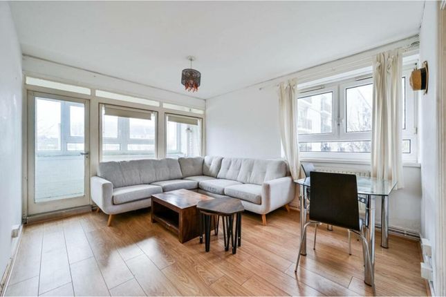 Flat for sale in Aldgate East, London