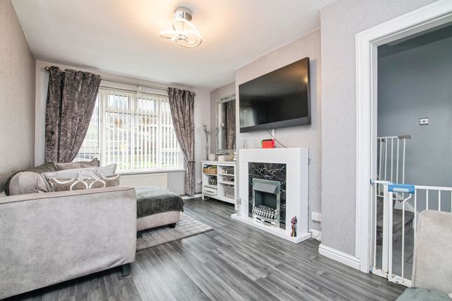 7, Sandfield Grove, Dudley photo 2