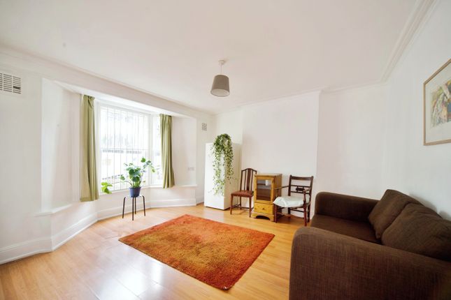 Flat for sale in Glenarm Road, London