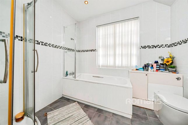 37 Moorcroft,, Harlington Road, Uxbridge photo 4