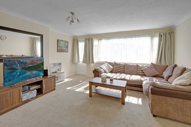 266, Long Riding, Basildon photo 2