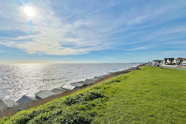 532, Eastcliff, Walton-on-the-Naze photo 3