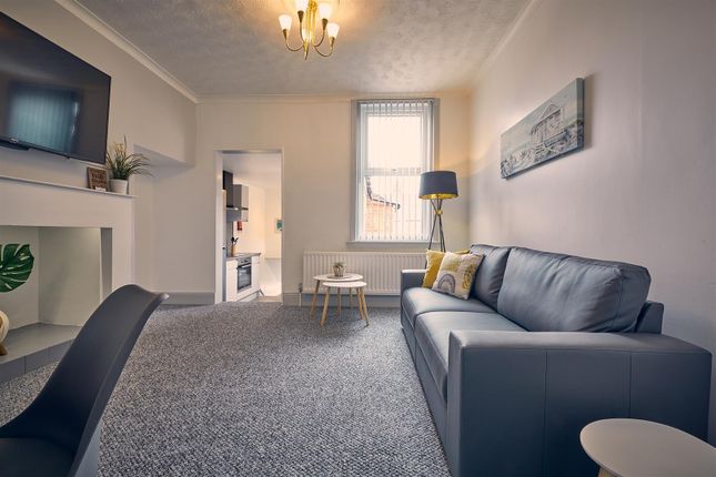 Living Room 1.Jpg