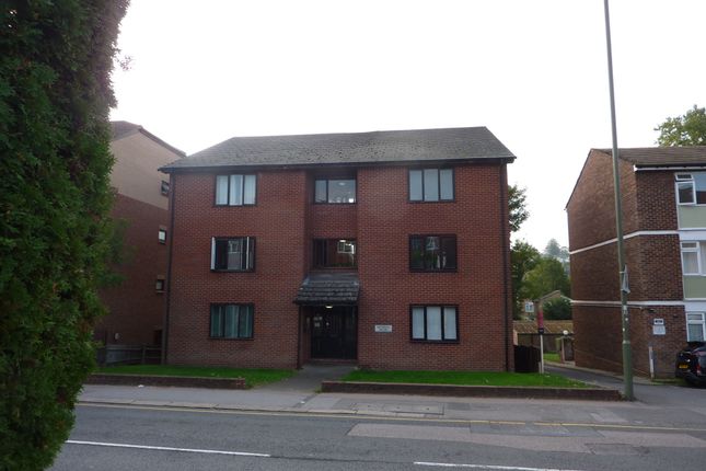 1-bed flat on Flat 7 The Hollies 148-150, Station Road, Redhill, £1,100/mo