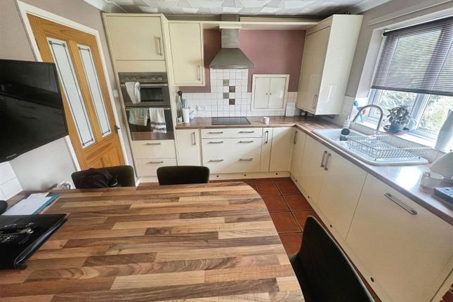 8, The Brindles, Lowestoft photo 3