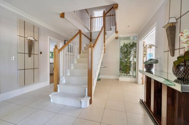 25, Llanvair Close, Berkshire photo 4