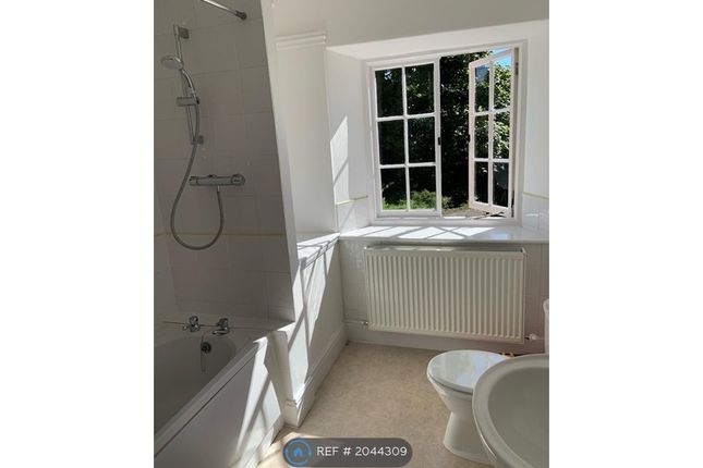 Room to rent in Ash Priors, Taunton