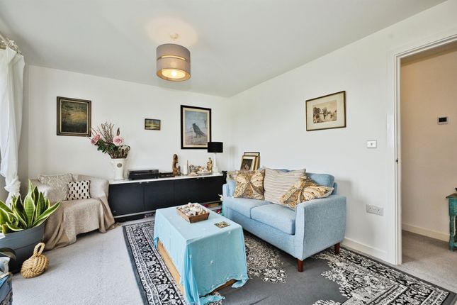 Flat 6, 3, Batten Drive, Sherborne photo 4