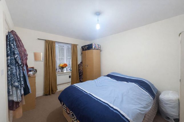 Flat 16, Sixpenny Court, Tanner Street, Barking photo 3
