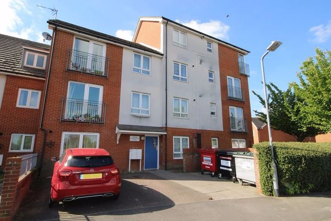 Thumbnail Flat to rent in Longwood Avenue, Slough