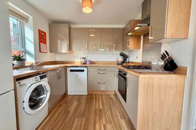 1 Owen Place, Lydney photo 4