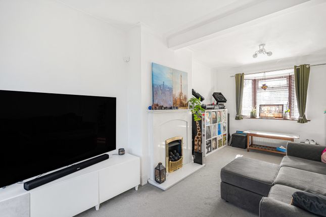 21, Sandringham Drive, Surrey photo 3