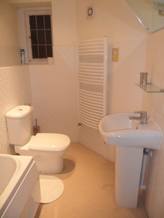 Flat to rent in Hermitage Court, Oadby, Leicester