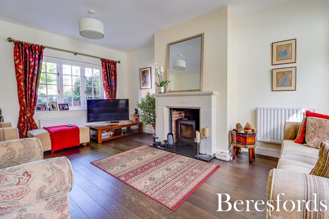 8, Drovers Mead, Brentwood photo 3