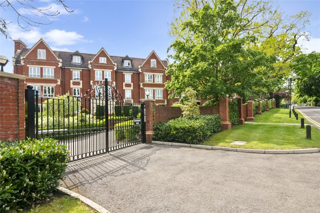 Flat for sale in Esher Park Avenue, Esher, Surrey