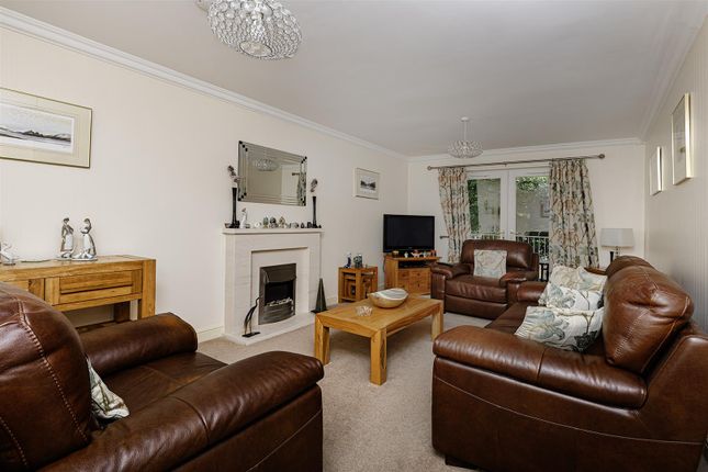 Flat 10 Moor Hill Court, Laund Road, Huddersfield photo 2