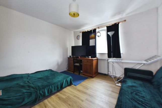 5, Craignair Court, Pendlebury photo 2